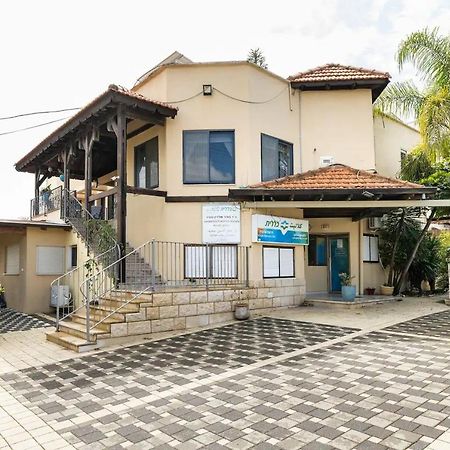 Apartamento Al-Razi Residency Dāliyat el Karmil Exterior foto